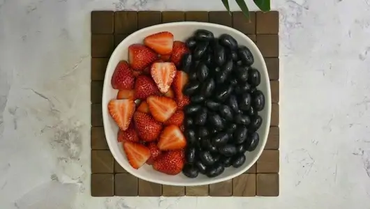 Strawberry + Grape Black Seedless Bowl