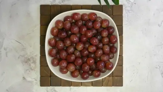Red Globe Grape Bowl